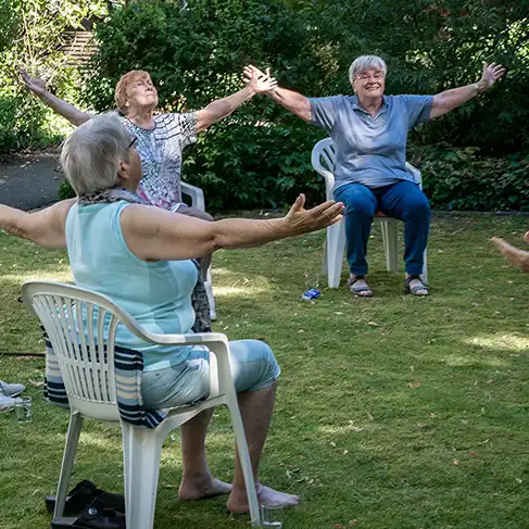 Joga im Aussenbereich Altenhof
